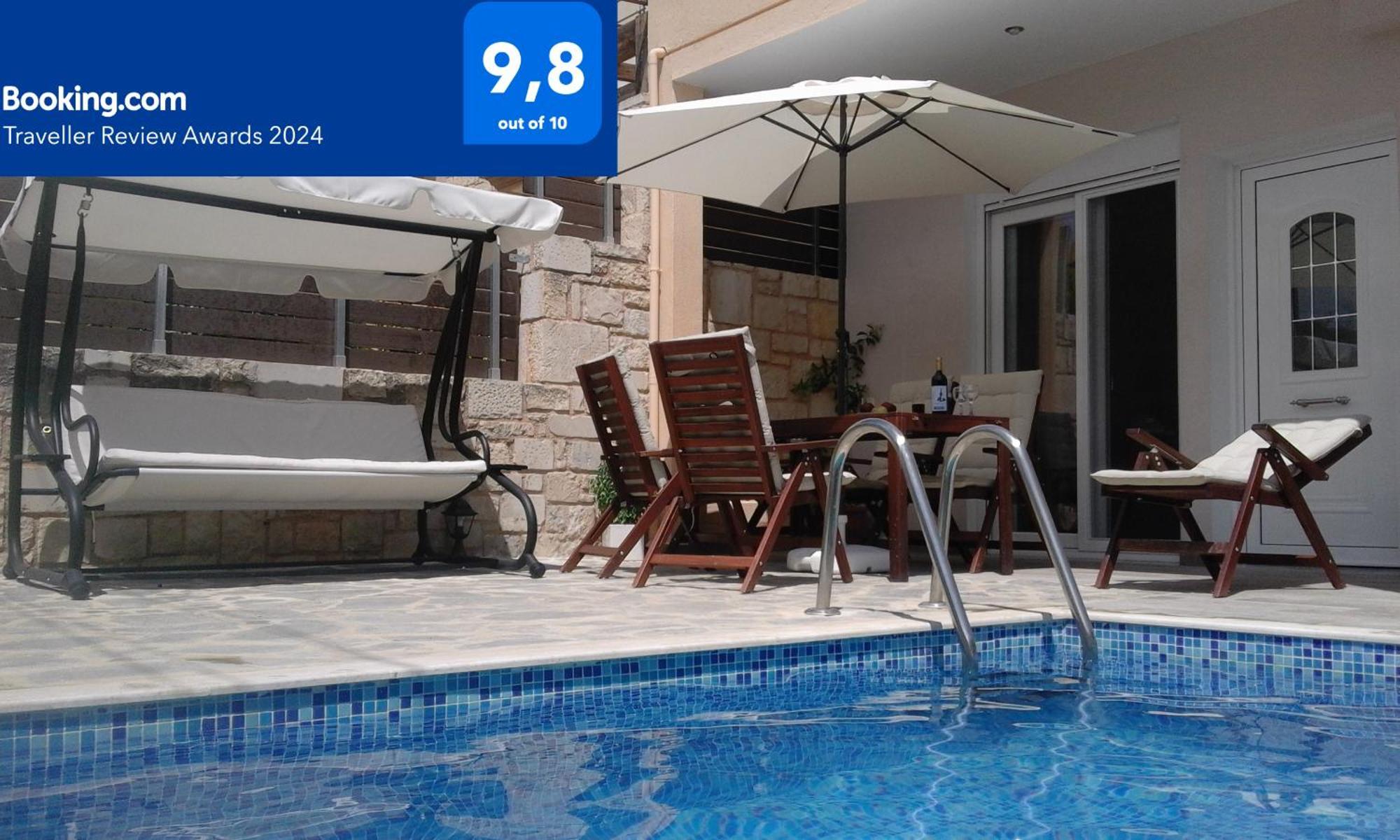“theeporto” Maisonette With Pool Casa vacanze