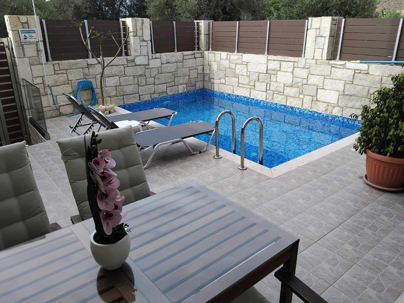 “theeporto” Maisonette With Pool Hébergement de vacances